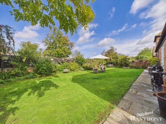 CAM02773G0-PR0357-STILL018