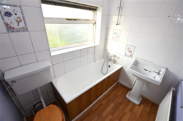 FIRST FLOOR BATHROOM