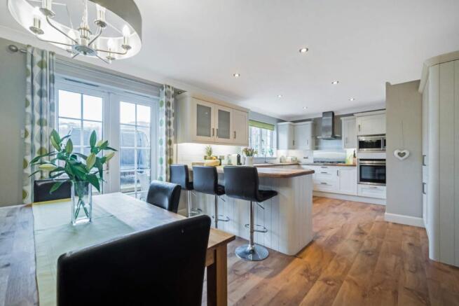 Kitchen / Dining Roo