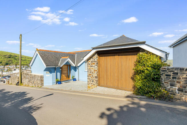 6 Garage High Gables
