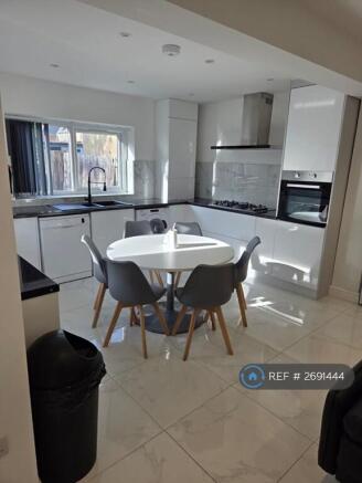 Fully Fitted Kitchen With All Mod Cons