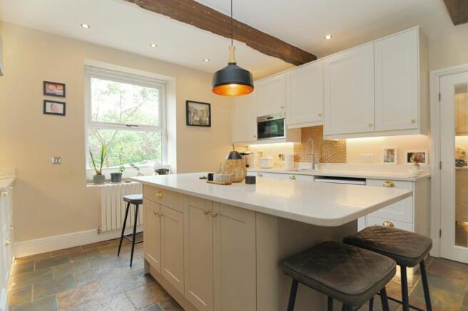 6 bed Detached for sale Image 6