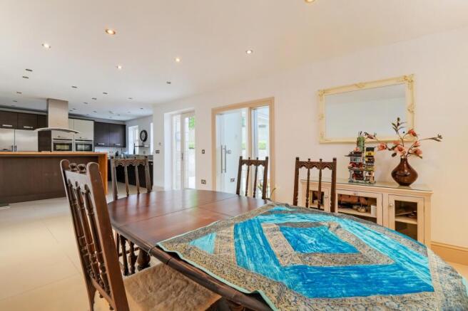 4 bed Detached for sale Image 9