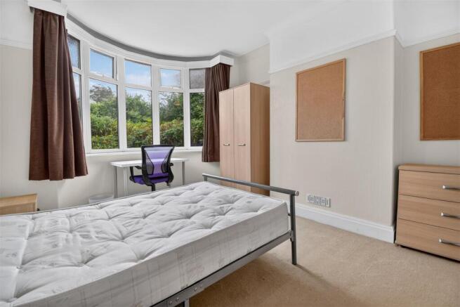 5 bed Semi-Detached for sale Image 9