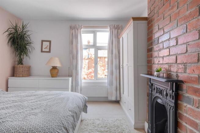 3 bed Terraced for sale Image 9