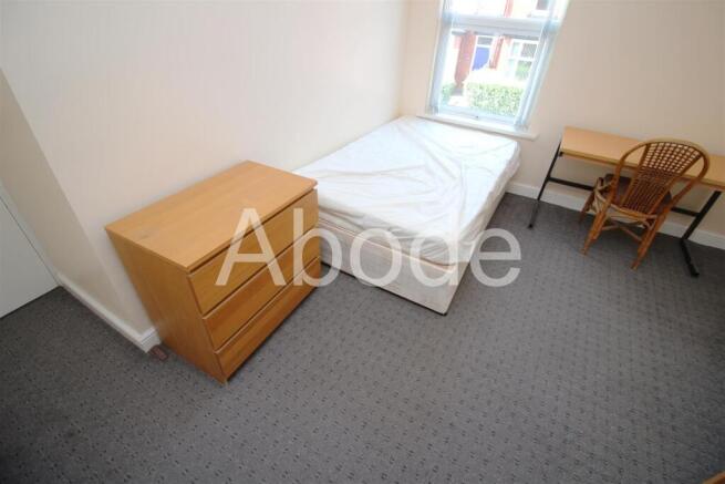 7 bed House to rent Image 7