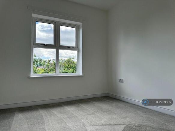 2 bed Semi-Detached to rent Image 8