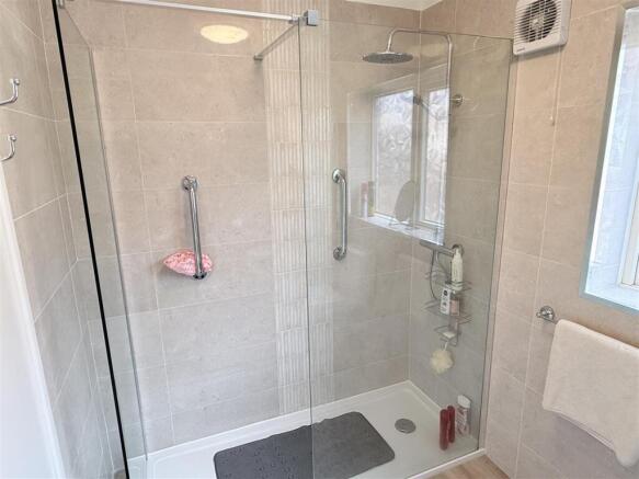 3 bed Detached Bungalow for sale Image 10
