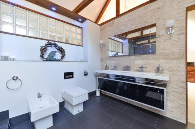 En-suite bathroom