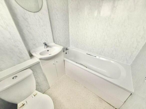 3 bed Terraced for sale Image 6
