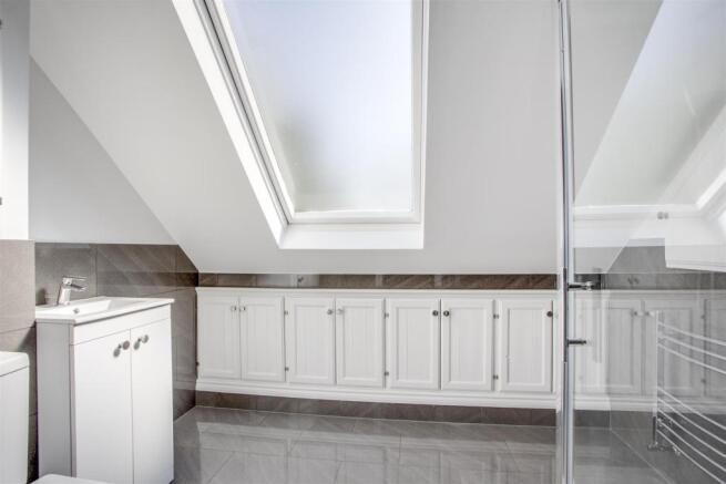 24 Plomer Green Lane Bedroom 1 En-Suite.jpg