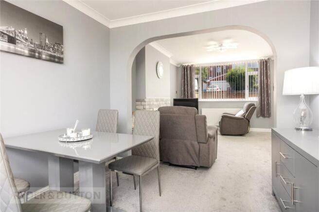 3 bed Town House for sale Image 3