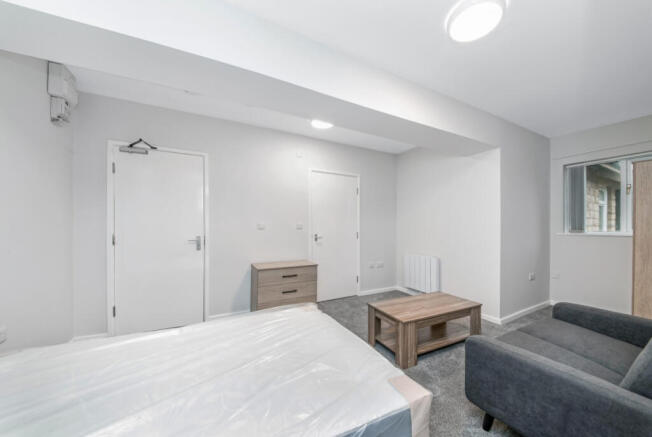 Studio to rent Image 8