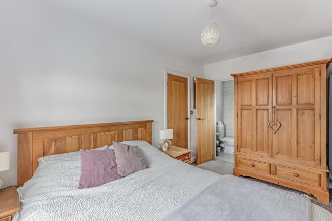 4 bed Semi-Detached for sale Image 10