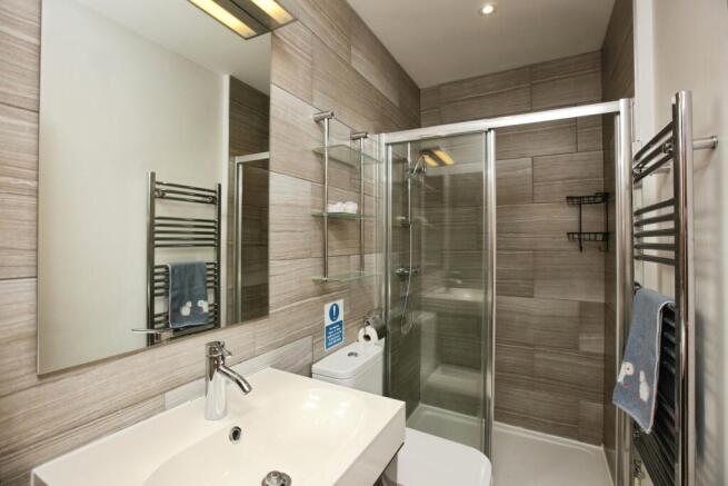 Ensuite bedroom 1