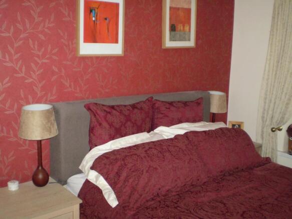 Bedroom 1 (2)