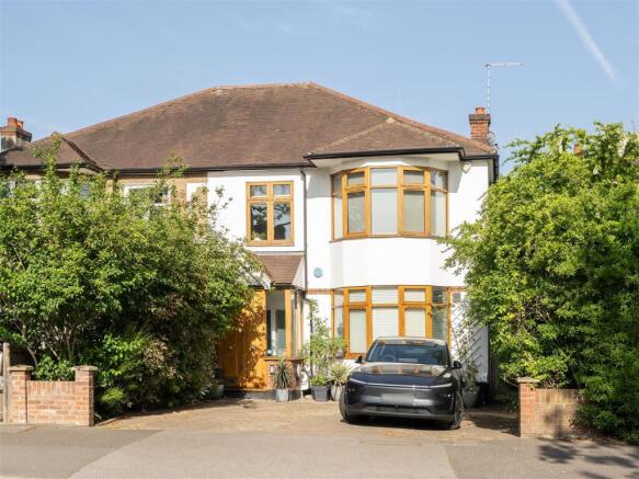 Woodford Road, E18