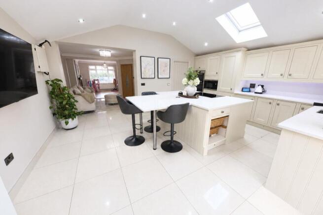 OPEN PLAN ISLAND KITCHEN