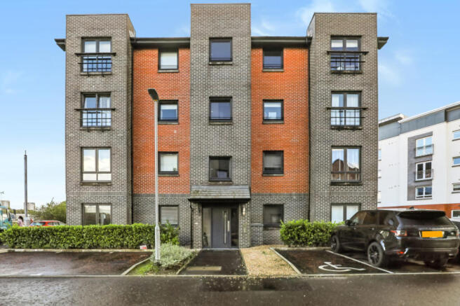 2-bed flat on Lapwing Drive, Renfrew, £165,000