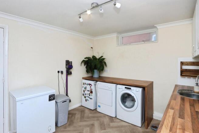 3 bed Semi-Detached for sale Image 9
