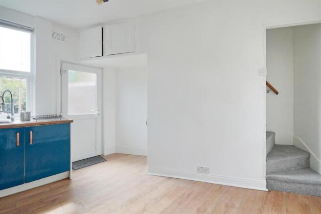 Kitchen 2.jpg