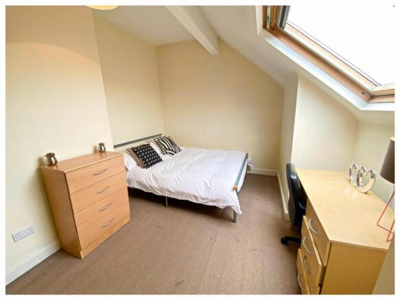 5 bed Terraced to rent Image 4