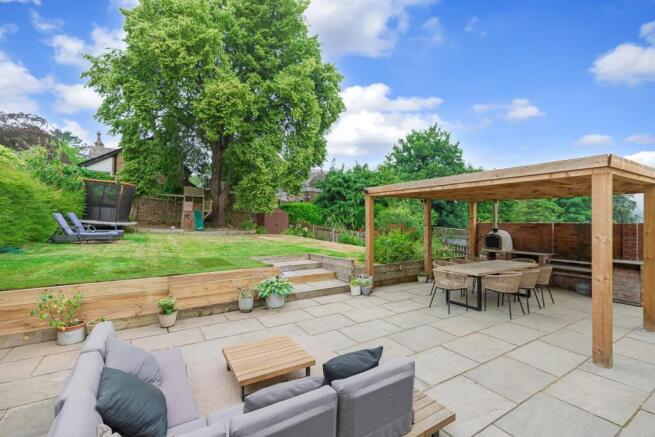 4 bed Detached for sale Image 10