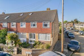 12, Wyfields, Clayhall, Ilford IG5 0XJ