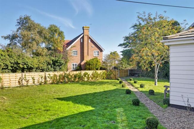 19 Halesworth Road 3.jpg