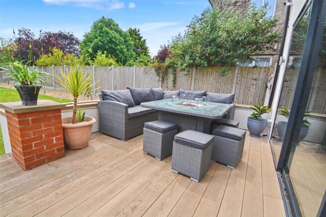 5 bed Detached for sale Image 8