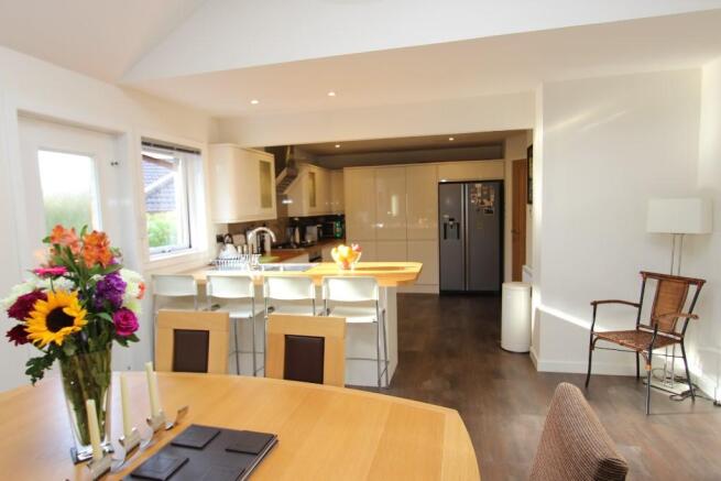 DINING/KITCHEN