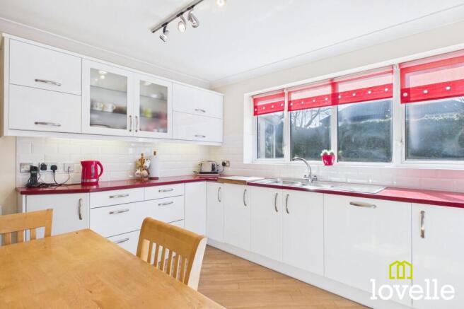 4 bed Detached for sale Image 6