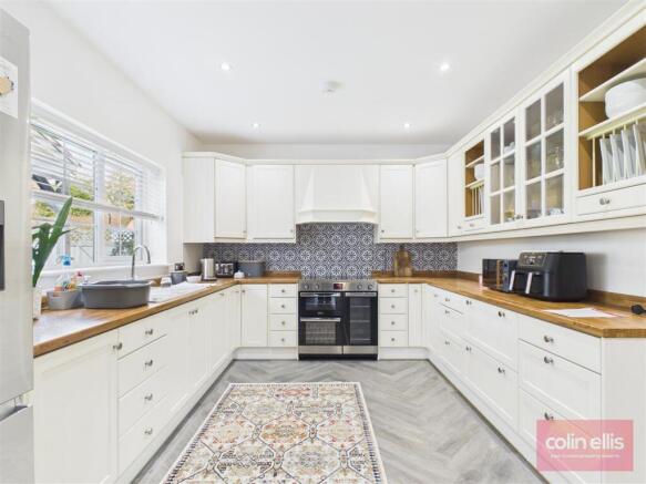 3 bed Detached Bungalow for sale Image 5