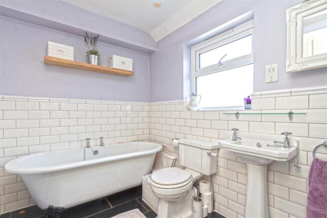 Bathroom 1.jpg