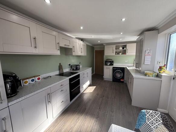 2 bed Semi-Detached Bungalow for sale Image 5