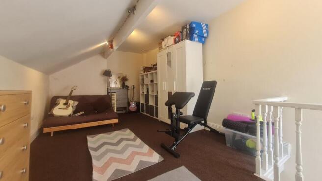 3 bed Terraced to rent Image 8