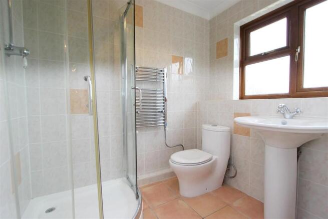 EN-SUITE SHOWER ROOM