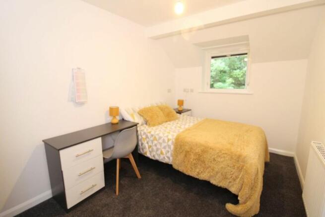 4 bed House Share to rent Image 11