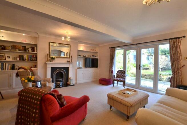 Living Room 1.JPG
