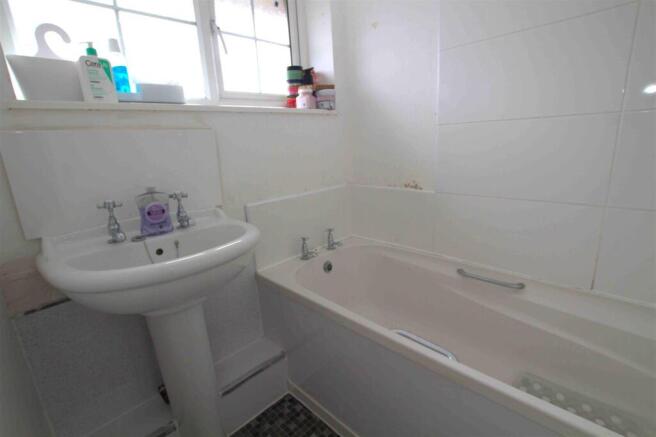1 bed Apartment to rent Image 4