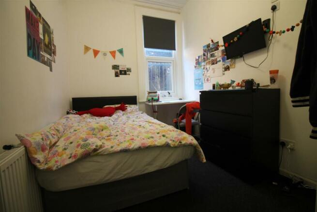 7 bed House to rent Image 11