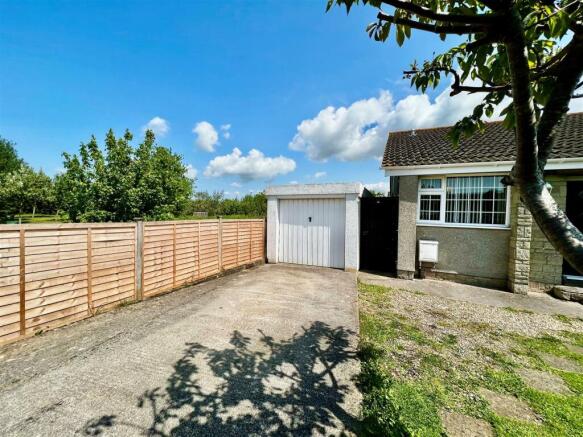 Garage & Driveway.jpg