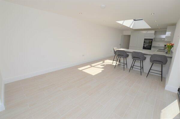 kitchen & breakfast room