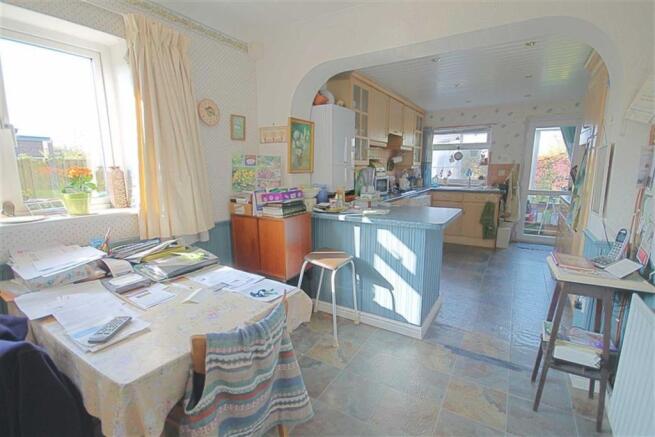 KITCHEN/DINING ROOM