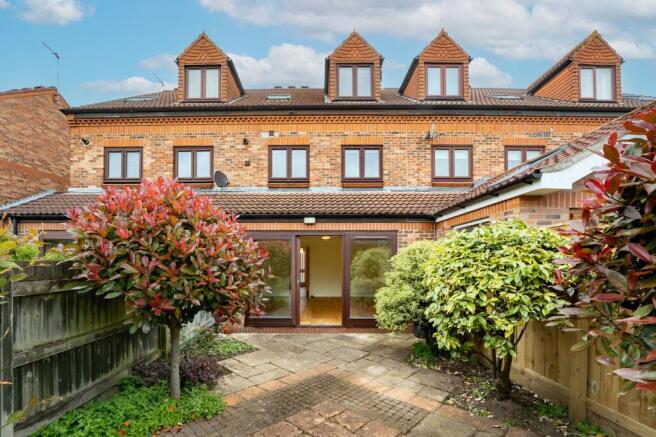 3 bed Terraced for sale Image 11