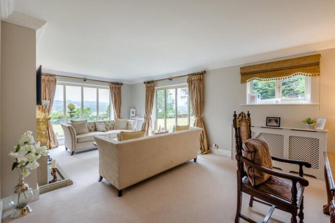 5 bed Detached for sale Image 8