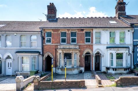 Tonbridge Road, Maidstone, Kent, ME16
