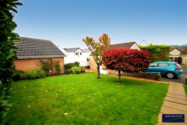 13. FRONT GARDEN