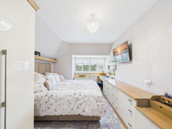 5 bed Detached for sale Image 7