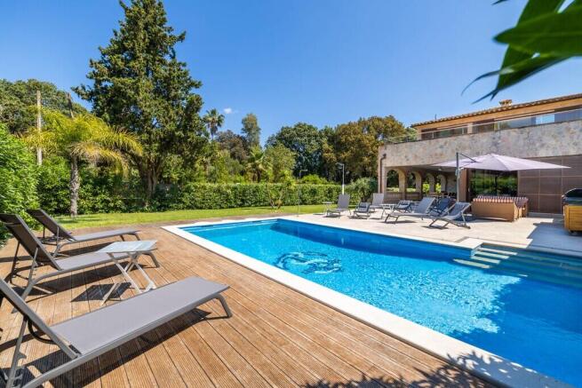 Pool and Exterior (3